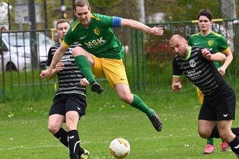 Germania-Kicker finden den Torriecher wieder - Kapitän Christopher Ney und seine Germania-Kollegen zeigten beim Sieg über Reinsdorf-Vielau vollen Einsatz.