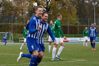 Germania Mittweida: Flügelflitzer freut sich auf Rückkehr auf die Stammposition - Christian Schmidt (r.) ersetzte im Derby gegen Barkas Frankenberg im Angriff Kevin Frieden (l.). In Wilsdruff könnten beide Akteure auf ihre angestammten Positionen zurückkehren.