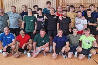 Germania schwitzt in Gelenau - Die Ringer des AV Germania Markneukirchen fuhren zur Vorbereitung auf die neue Saison ins Sportareal Erzgebirgsblick nach Gelenau.
