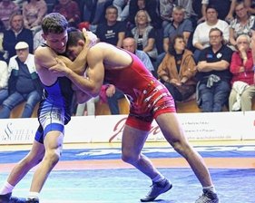 Germanias Italiener schafft Überraschung - Germanias Mehmet Yüce (links) verlor seinen ersten Kampf für Germania mit 2:6 gegen Razvan Kovacs.