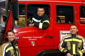 Gersdorf: Wehrleitung im Amt bestätigt - Wurden in ihren Ämtern bestätigt: Wehrleiter André Legies (Bildmitte) mit den Stellvertretern Antje Naumann und Dirk Werner. 
