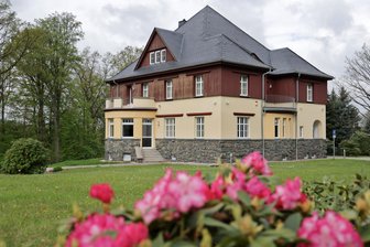 Gersdorf: „Wilder“ Künstler liest am Freitag aus Autobiografie - In der Villa Richter in Gersdorf findet die Lesung statt.