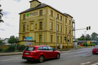 Gerüchte bestätigt: Crimmitschauer Pflegeheim setzt Bewohner vor die Tür - Bis Ende November müssen die Angehörigen der Crimmitschauer Heimbewohner eine neue Pflegeeinrichtung gefunden haben. Das Haus verfügt laut eigenen Angaben über 25 stationäre Betten.
