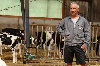 Gerüchte um angebliche Insolvenz belasten Hirschfelds wichtigsten Arbeitgeber - Mario Hölzel im "Kindergarten" der Lawi Agrargesellschaft. Dem Unternehmen geht es gut, sagt er. Alle Insolvenzgerüchte seien nicht wahr.