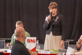 Geschäfte machen, Umsatz generieren: Was ein Business-Netzwerk einem Hotel im Erzgebirge bringt - Katja Kießig, Direktorin des Hotels am Kurhaus in Bad Schlema, beim sogenannen Chapter-Treffen.