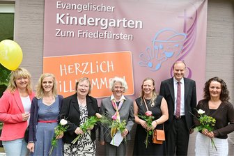 Geschafft: Evangelischer Kindergarten in Klingenthal fertig saniert - Freuten sich über das Erreichte: Sandra Uebel und Regine Brunner (Förderverein), Petra Damm und Ingeborg Brunner (Kirchenvorstand), Madlen Schmitt (Kita-Leiterin), Jörg Birkenmaier (Pfarrer) und Architektin Barbara Müller (von links).