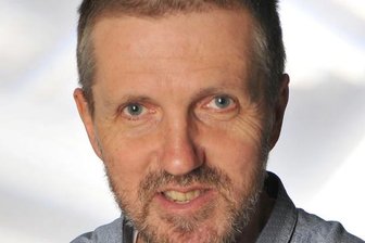 Gescheiterte Abwahl des Schönheider Amtsverwesers: Szenen einer turbulenten Gemeinderatssitzung - Schönheider Gemeinderat Eberhard Mädler