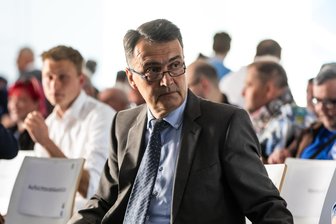 Gescheitertes Comeback, gellende Pfiffe und offene Fragen: So lief die Mitgliederversammlung des Chemnitzer FC - Ex-Vorstandschef Mathias Hänel wollte in den Aufsichtsrat und damit zurück in die Führung des Chemnitzer FC gewählt werden. Doch er scheiterte.