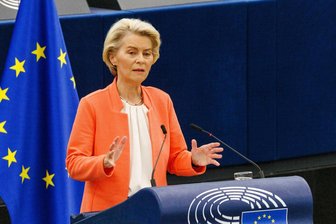 Geschenke für alle und eine offene Frage - Viel Eigenlob: Ursula von der Leyen zieht Bilanz.
