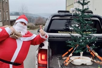 Geschenke-Rallye für den Nachwuchs - Der MC Grünhain hat das erste Mal in der Vereinsgeschichte seinen eigenen Rauschebart auf Tour geschickt, um die Kinder der Club-Mitglieder zu bescheren. Da dürfen Geschenke im Sack und der Christbaum auf der Ladefläche des "Rentier-Mobils" nicht fehlen. 
