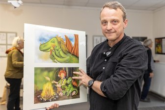 Geschichten aus dem Erzgebirge: Wo Hexe Lucie neugierig macht auf neue Abenteuer - Roberto Matthes ist ein vielseitiger Künstler. Seit mehr als 25 Jahren bereichert er ganz unterschiedliche Publikationen mit seinen Illustrationen. Natürlich auch sein erstes eigenes Kinderbuch „Hexe Lucie aus dem Erzgebirge“. Von ihr soll es bald neue Abenteuer zu lesen geben wird.