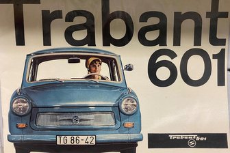 Geschichten vom zu lauten Trabi-Nachfolger: VW-Werker übergibt Sachsenring-Dokumente an Stadt Zwickau - Ein Werbeprospekt für den berühmten Trabi 601. Auch er gehört zum Nachlass des Horch-Museum-Mitbegründes Jürgen Pönisch.