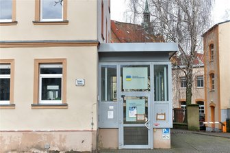 Geschlossene Rentenstelle in Freiberg: Das ist der aktuelle Stand - Die Rentenstelle am Bebelplatz in Freiberg ist derzeit geschlossen.