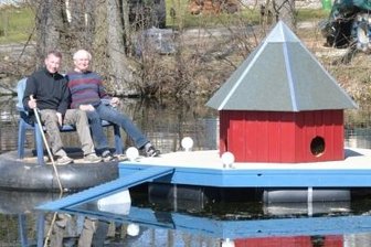 Geschmückter Brunnen und ein neues Entenhaus in Sohra -