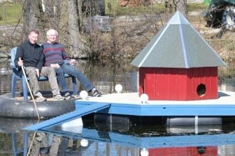 Geschmückter Brunnen und ein neues Entenhaus in Sohra -
