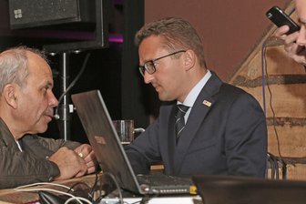 Geschockter Körber siegt erneut - Carsten Koerber hier im Gespräch mit Michael Luther.