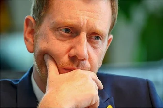 "Geschwätz": So reagieren Leser auf einen "Freie Presse"-Kommentar über Kretschmer - Mit seinen Aussagen steht Michael Kretschmer einmal mehr bundesweit im Fokus. Unter "Freie-Presse"-Lesern sorgte auch ein Leitartikel für zahlreiche und überaus kontroverse Reaktionen. 