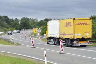Gesperrte Ortsumgehung Reichenbach: Paketzentrum Neumark leitet Verkehr über Zwickau-West - Wegen der Sperrung der Ortsumgehung Reichenbach muss der Verkehr von der B 173 zur Autobahn A 72 Umwege auf sich nehmen.