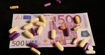Gesponserte Ärzte - Wenn Ärzte bestimmte neue Medikamente unter dem Vorwand von Studien geben, gibt's Geld.