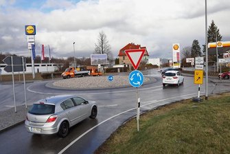 Gespräche laufen: Bekommt ein Kreisel in Meerane einen Hingucker? - Über eine Aufwertung des Kreisels an der Äußeren Crimmitschauer Straße wird diskutiert. Foto:Andreas Kretschel/Archiv