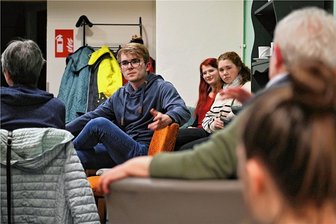 Gesprächsrunde in Rochlitz: Wenn alt und jung aufeinandertreffen - Orlando Legolas Thanheiser und weitere Jugendliche erzählten über die Projekte des Jugendladens.