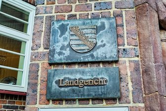 Gesprengte Zigarettenautomaten: Täterduo aus Rochlitz und Chemnitz steht vor Gericht - Der Prozess gegen die beiden Automatenknacker wird am Landgericht Chemnitz verhandelt. Er wird voraussichtlich am 7. Februar fortgesetzt. 