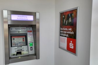 Gesprengter Geldautomat in Schwarzenberg durch Erzgebirgssparkasse erneuert - Seit dieser Woche ist das SB-Terminal der Sparkasse in Schwarzenberg-Sonnenleithe wieder nutzbar.