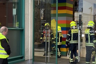 Gestank im Chemnitzer Tietz: Ermittlungen dauern an - Der Gestank löste einen Großeinsatz aus. Etwa 100 Einsatzkräfte waren vergangenen Freitag vor Ort.