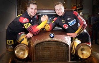 Gesucht: Gutes Personal für schnelle Fuhren - Freunde und Konkurrenten: Vierer-Vizeweltmeister Nico Walther (links) will nun auch im Zweier angreifen, Zweier-Weltmeister Francesco Friedrich mit dem großen Schlitten die Erfolgsspur finden.