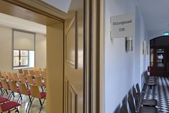 Getötete Frau in Chemnitz: „Das war kein Totschlag, das war ein Femizid“ - Im Saal 036 steht der Mann seit Anfang April vor Gericht. Auch eine Verurteilung wegen Mordes ist möglich.