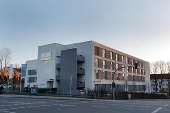 Getötete Seniorin in Chemnitzer Pflegeheim: Polizei rätselt über das Motiv - Die Tat geschah in einem Pflegeheim im Stadtteil Bernsdorf.