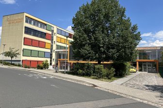 Getötete Valeriia: Das ist am 3. Juni in der Grundschule in Döbeln schiefgegangen - Die getötete Valeriia hatte die Grundschule „Am Holländer“ in Döbeln besucht.
