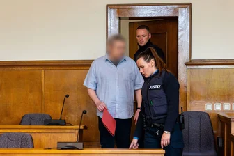 Getöteter Gerichtsvollzieher - grausame Details enthüllt - Zum Prozessauftakt wurde die Anklage verlesen.