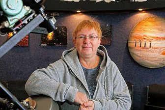 Getrübte Vorfreude auf den Kometen C/2022 E3 ZTF aus Zwickauer Sicht - Monika Müller leitet die Schulsternwarte auf dem Kreuzberg in Zwickau. Für den Freitag hat sie einen interessanten Vortrag vorbereitet.