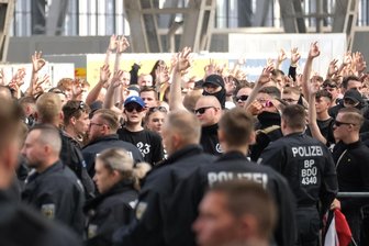 Gewaltbereite Rechtsextremisten: Eine neue Generation formiert sich auch in Mittelsachsen - Leipzig im August: Mehrere Hundert Neonazis demonstrierten gegen den zeitgleich geplanten Christopher-Street-Day (CSD) darunter auffallend viele sehr junge Jugendliche.