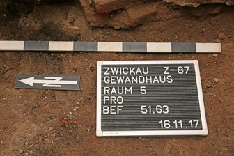 Gewandhaus-Chaos in Zwickau: Absetzung von Amtsleiter gefordert - Unter dem ehemaligen Orchesterraum wurden Fundamente aus der Zeit 1522 gefunden.