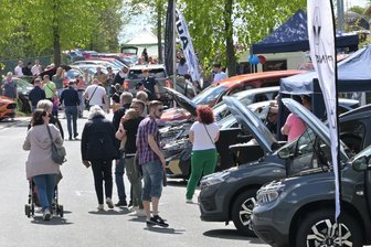 Gewerbefest und Automeile im Erzgebirge: Warum diesmal Handwerker dabei sind - Beim Gewerbefest in Schneeberg wird es diesmal wieder eine Automeile geben.