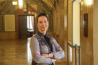 Gewerbeflächen und Welcome-Center: Das plant die Chemnitzer Wirtschaftsförderung - Silvana Bergk ist die Leiterin des Geschäftsbereiches Wirtschaft. Sie kümmert sich im Rathaus mit neun Mitarbeitern um die Wirtschaftsförderung.
