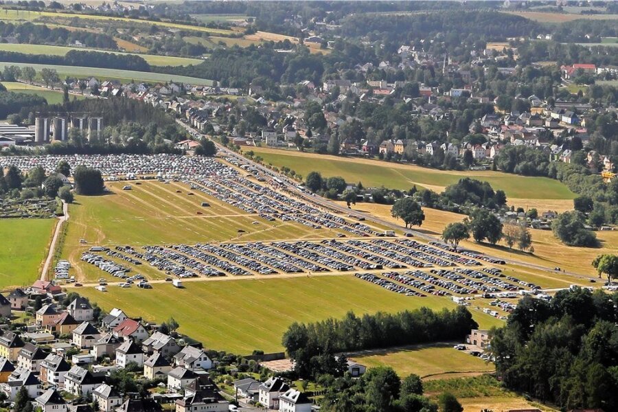 Gewerbegebiet statt Sachsenring-Parkplatz? - Die Stadt Oberlungwitz plant ein neues Gewerbegebiet an der Stollberger Straße.