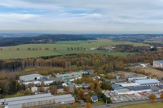 Gewerbepark Falkenstein: Gifte in Grundwasser und Boden - Im Bereich des heutigen Falkensteiner Gewerbeparks an der Plauenschen Straße befand sich bis in die 1920er-Jahre die Chemische Fabrik Dorfstadt, später ein Tanklager. Es gibt tiefe Kontaminationen.