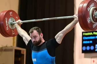 Gewichtheber aus Rodewisch wird WM-Siebter - Raphael Friedrich in Aktion.