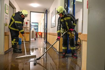Gewitterschauer: Feuerwehr im Gymnasium Hartha im Einsatz - Die Feuerwehr war am Mittwochnachmittag im Gymnasium Hartha im Einsatz.