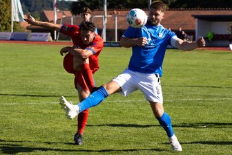 Gewonnener Punkt: Fußballer des SV Fortschritt Lunzenau erkämpfen torloses Unentschieden - Jonny Glatz' Schuss in der zweiten Halbzeit flog am Liebertwolkwitzer Tor vorbei.