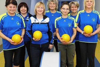 Geyers Frauen sind nun Spitze - Die Bezirksklasse-Keglerinnen der TSG Geyer: Christa Einenkel, Margitta Weise, Heike Mehner, Silvia Porges, Lea-Sophie Wilhelm, Anja Distelmeier und Jana Brändl (v. l.).