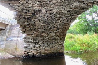 Gezerre um Egersche Brücke in Mühlwand - Das Mauerwerk der Egerschen Brücke ist marode.