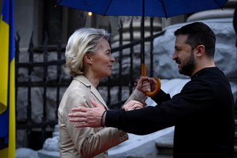 Gibt die EU grünes Licht für Beitrittsverhandlungen mit Kiew? - Kommt die Ukraine bald unter den EU-Schirm? EU-Kommissionspräsidentin Ursula von der Leyen zu Besuch beim ukrainischen Präsidenten Wolodymyr Selenskyj in Kiew.