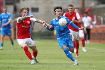 „Gibt eben nur einen Aufsteiger“: Frustration bei Lok Leipzig nach verpasstem Drittliga-Aufstieg - Lok Leipzig, hier mit Min-gi Kang, hat die Relegation gegen den TSV Havelse verloren.