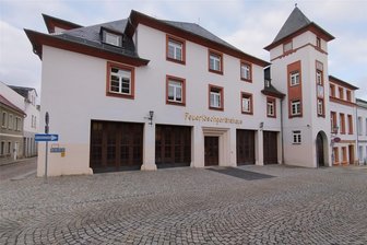 Gibt es in Elsterberg bald ein Verkehrschaos? - Nach Einsätzen wird auch der Straßenbereich von der Feuerwehr benötigt. Die Durchfahrt zum Markt ist dann verstopft.