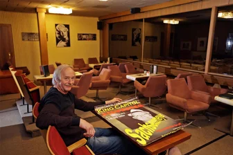 Gibt es noch großes Kino in kleinen Filmtheatern? - Mit dem Kabarettabend des Chemnitzer „Sachsenmeyer“ wollte sich Andreas Elsner zu Silvester eigentlich aus dem Kinogeschäft verabschieden. Doch ganz dicht macht er das Capitol in Hohenstein-Ernstthal nun doch nicht.