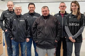 Gilde-Schützen verpassen Titel knapp - Alexander Hentsch (von links), Jürgen Barth, Aron Fläschendräger, Ronny Schnabel, Pascal Schön und Anna Goller gewannen am letzten Wettkampftag die Vizemeisterschaft der Landesliga Sachsen.